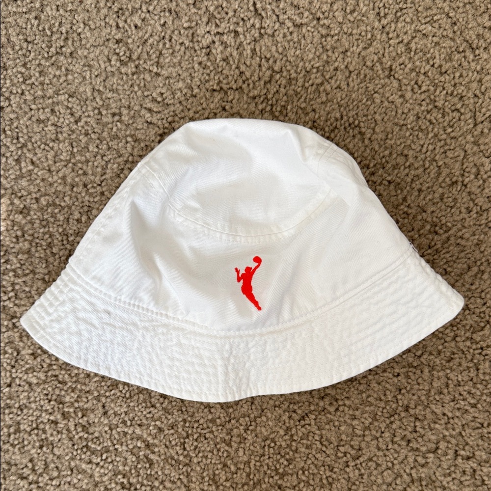 NIKE WNBA BUCKET HAT — BRAND NEW